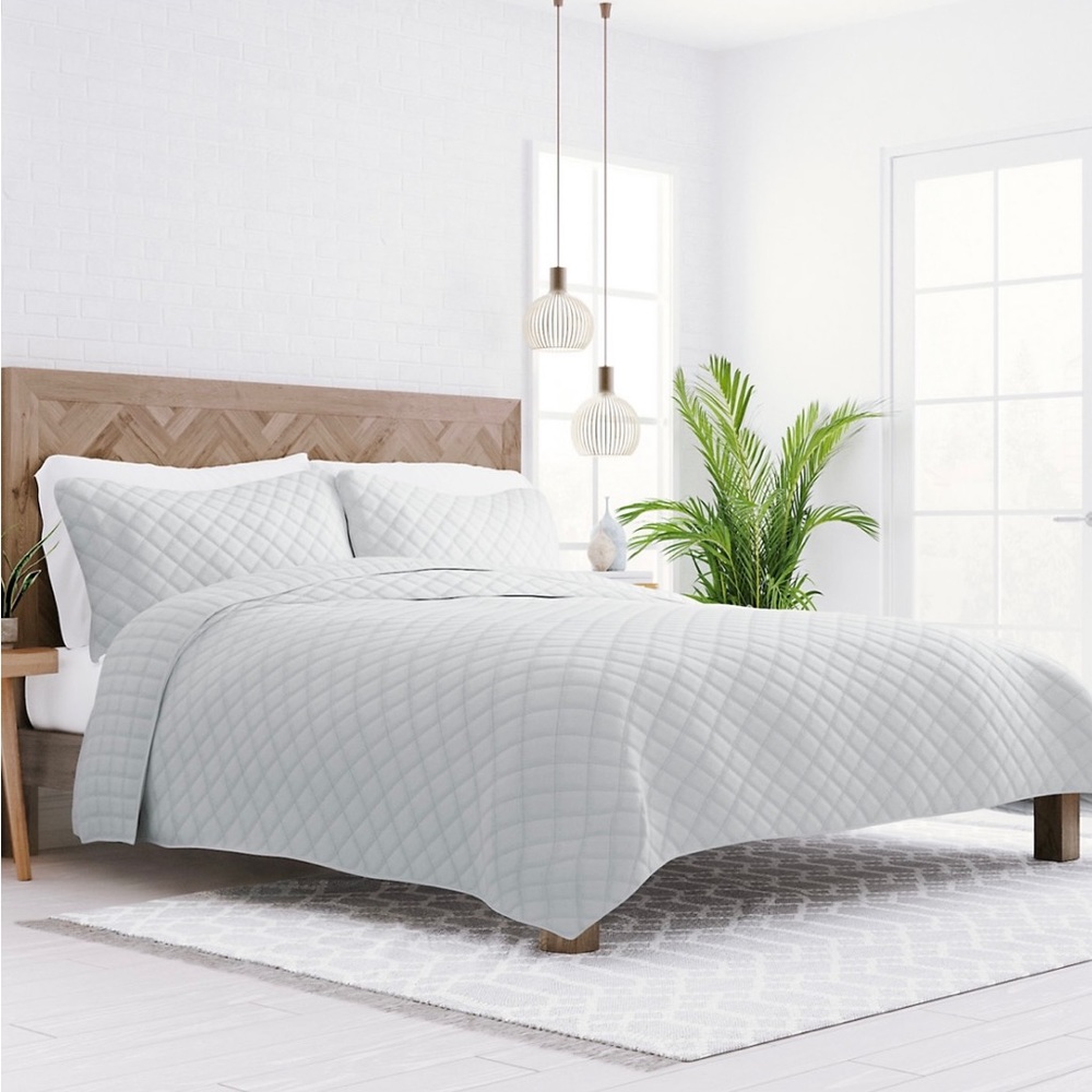 Home Collection All Season Diamond Quilt Set with Shams
